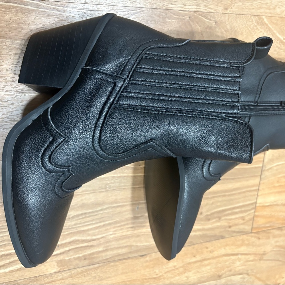 Dolce Vita Black Ankle Booties - Picture 1 of 8